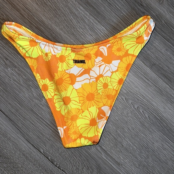 Orange floral Cheeky coverage bottom with top swimsuit set. - Picture 12 of 12